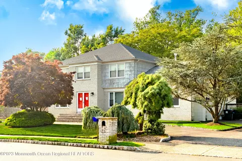27 Marigold Ln, Marlboro, NJ 07746