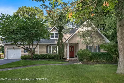 35 Lockwood Pl, Fair Haven, NJ 07704