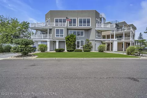 64 Bay Breeze Dr, Toms River, NJ 08753