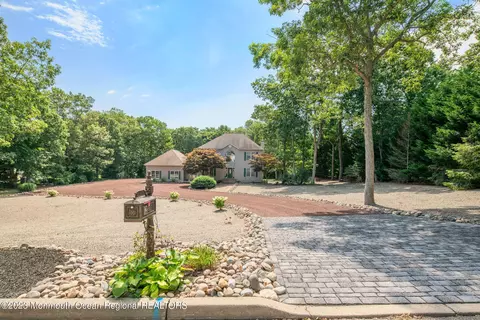 12 Ross Ct, Manahawkin, NJ 08050