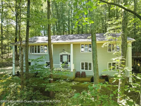 10 Edgewood Dr, Holmdel, NJ 07733