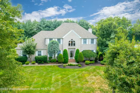 40 Lions Ct, Freehold, NJ 07728