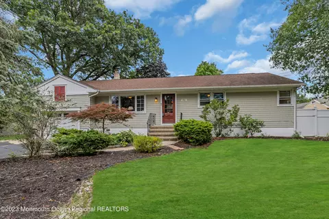 1901 Fanwood St, Oakhurst, NJ 07755