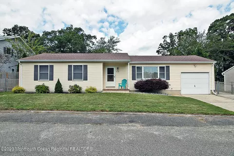 820 Beach Ave, Beachwood, NJ 08722