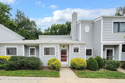 17 Joyce Ct, Tinton Falls, NJ 07724