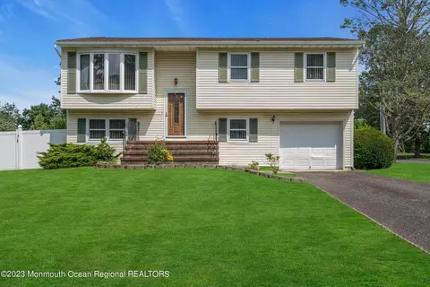 577 Duchess Ct, Toms River, NJ 08753