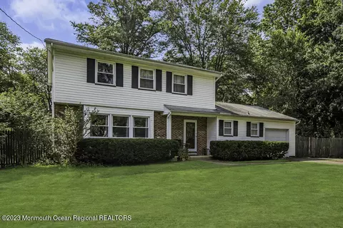 41 Bunker Hill Dr, Manalapan, NJ 07726