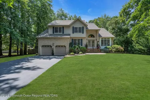 65 Sandpiper Dr, Manalapan, NJ 07726