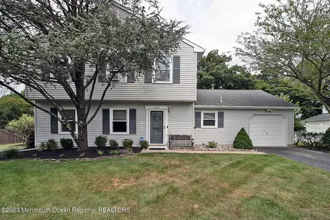 1086 Lake Placid Dr, Toms River, NJ 08753