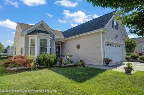 53 Cromwell Ln, Jackson, NJ 08527