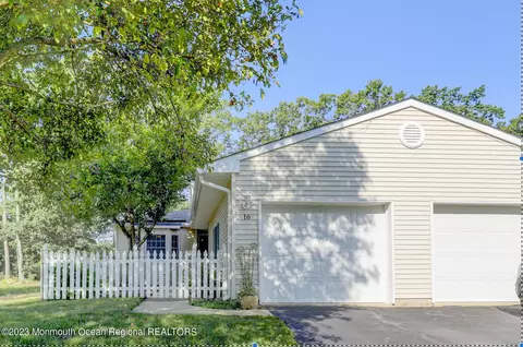 16 Cherrywood Cir #116, Brick, NJ 08724