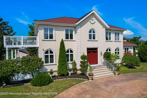 9 High Tide Dr, Waretown, NJ 08758