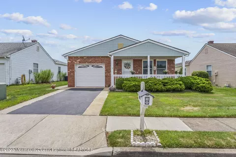 11 Thronbury Ct, Toms River, NJ 08757