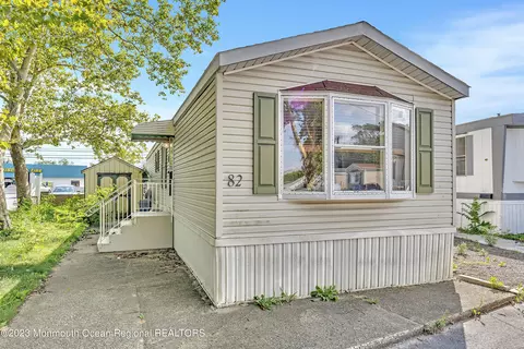82 Ruth St, Hazlet, NJ 07730