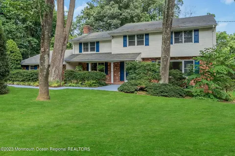 28 E Larchmont Dr, Colts Neck, NJ 07722
