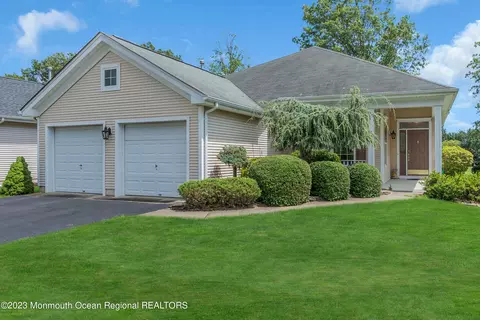53 Goldensprings Dr, Lakewood, NJ 08701