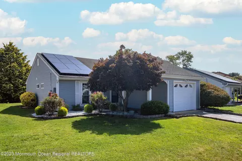 63 Hastings Rd, Manchester, NJ 08759
