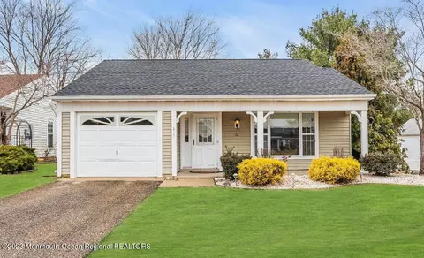 14 Appleby Pl, Manchester, NJ 08759