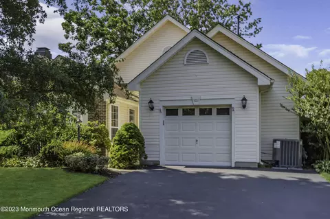 101 Sandpiper Dr, Bayville, NJ 08721
