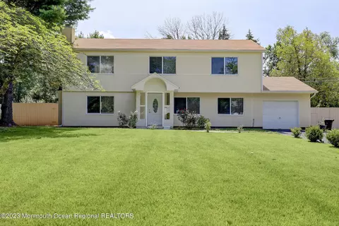 6 Lexington Dr, Manalapan, NJ 07726