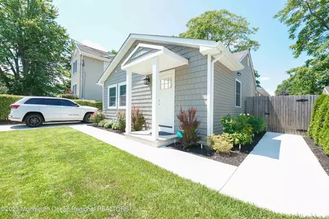 140 11th St, Belford, NJ 07718