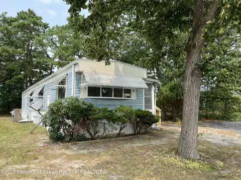 3 Ermine Ct, Whiting, NJ 08759