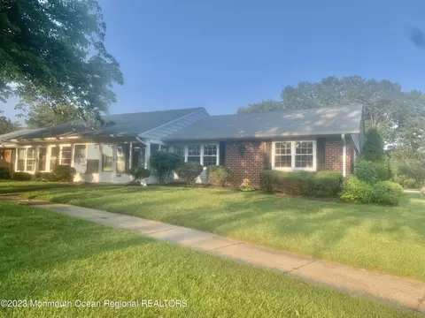 923 Thornhill Ct # B, Lakewood, NJ 08701