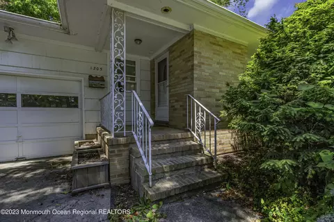 1305 Edgewood Ave, Ocean, NJ 07712