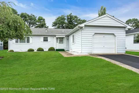 32 Exitir St, Toms River, NJ 08757