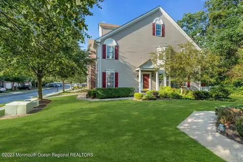 85 Ironwood Ct, Middletown, NJ 07748