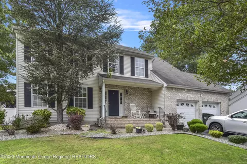 12 Glacier Dr, Howell, NJ 07731