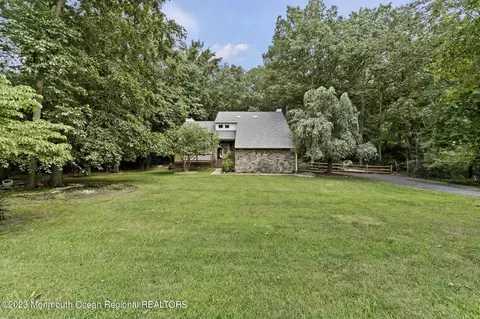 3 Hemlock Dr, New Egypt, NJ 08533