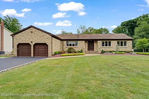 12 Jared Ln, Manalapan, NJ 07726