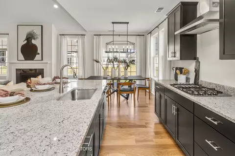 93 Longwood Dr, Monroe, NJ 08831