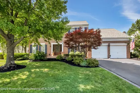27 Nicklaus Ln, Farmingdale, NJ 07727
