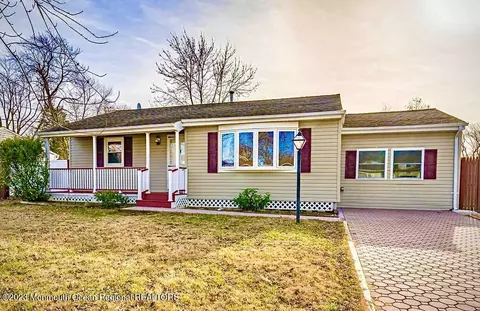 1215 Hancock Rd, Toms River, NJ 08753