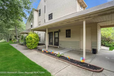 303 Daisy Ct, Jackson, NJ 08527