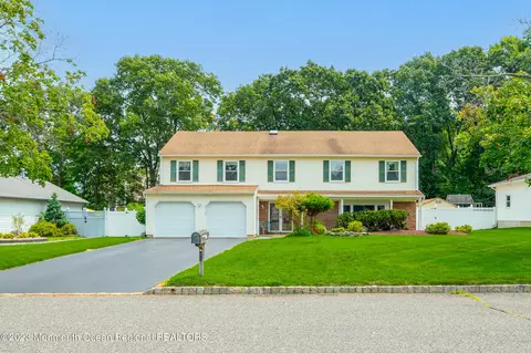 46 Bayberry Dr, Holmdel, NJ 07733