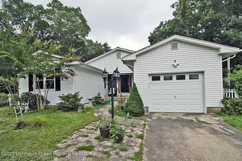 26 Crest Ave, Manahawkin, NJ 08050