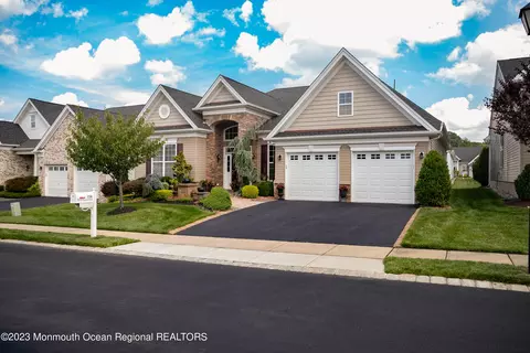 156 N Masters Dr, Monroe, NJ 08831