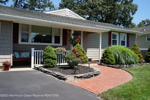 65 Seagoin Rd, Brick, NJ 08723