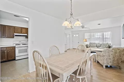 14 Oakfield Rd, Berkeley, NJ 08721 photo 9