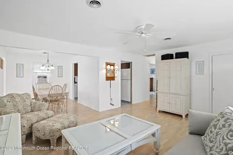 14 Oakfield Rd, Berkeley, NJ 08721 photo 5