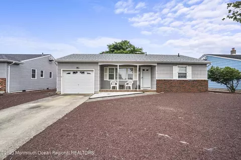 14 Oakfield Rd, Berkeley, NJ 08721