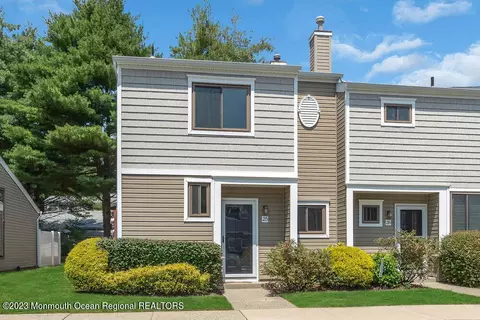 25 Gloria Ct, Tinton Falls, NJ 07724