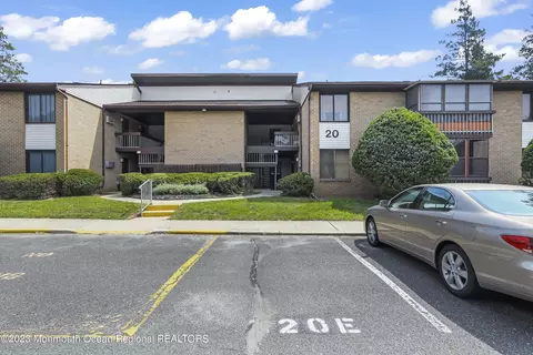 20 Pine Cluster Cir #E, Englishtown, NJ 07726