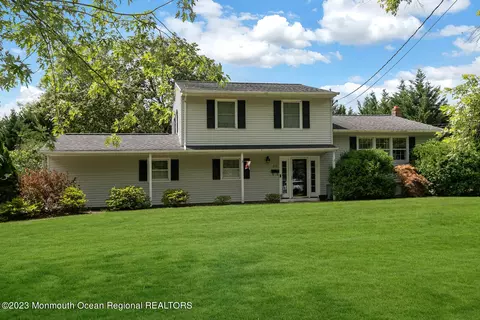205 Cherry Tree Ln, Middletown, NJ 07748