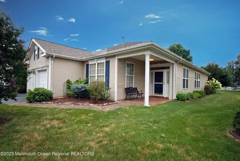 27 Plantation Way, Allentown, NJ 08501