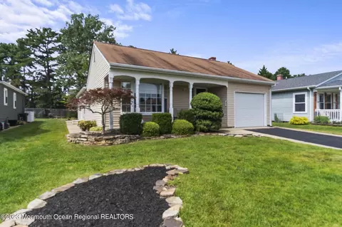 192 Pulaski Blvd, Toms River, NJ 08757