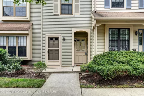 84 Bradford Ct, Aberdeen, NJ 07747